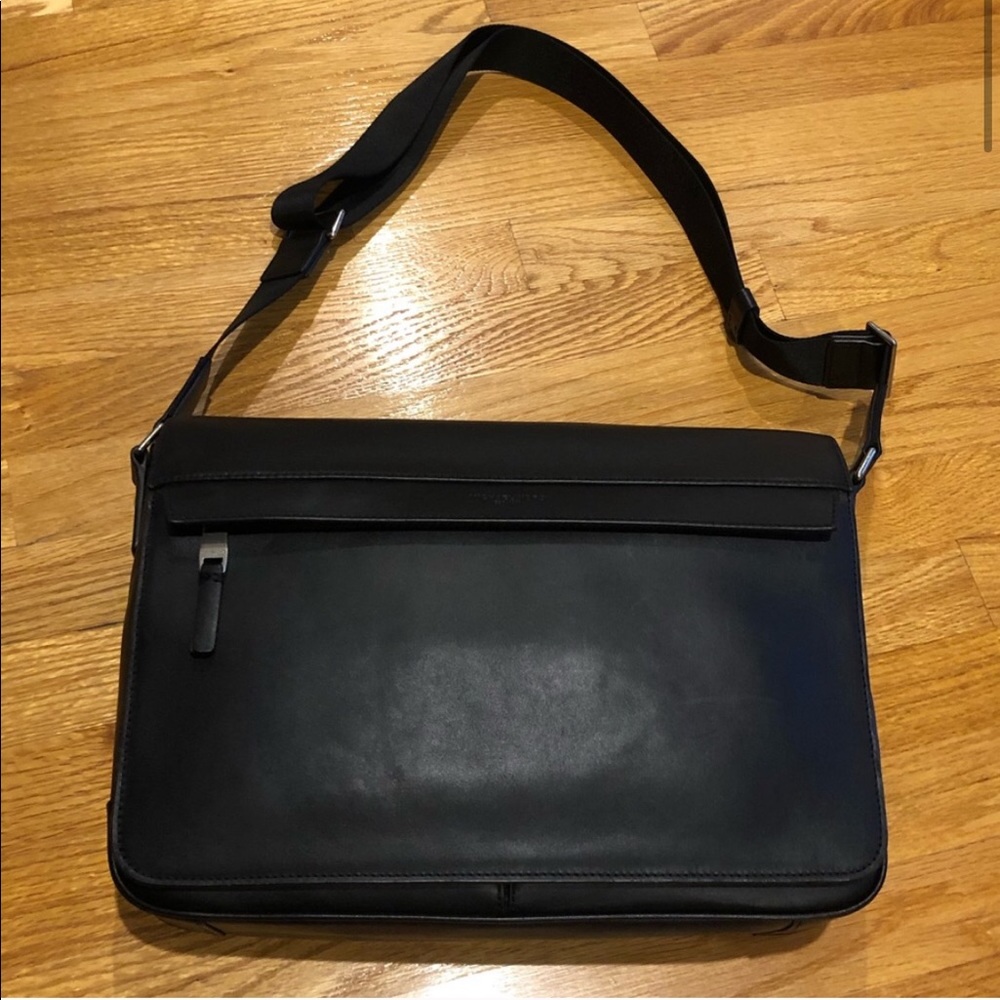 New Michael Kors Leather Messenger Bag - Picture 2 of 8